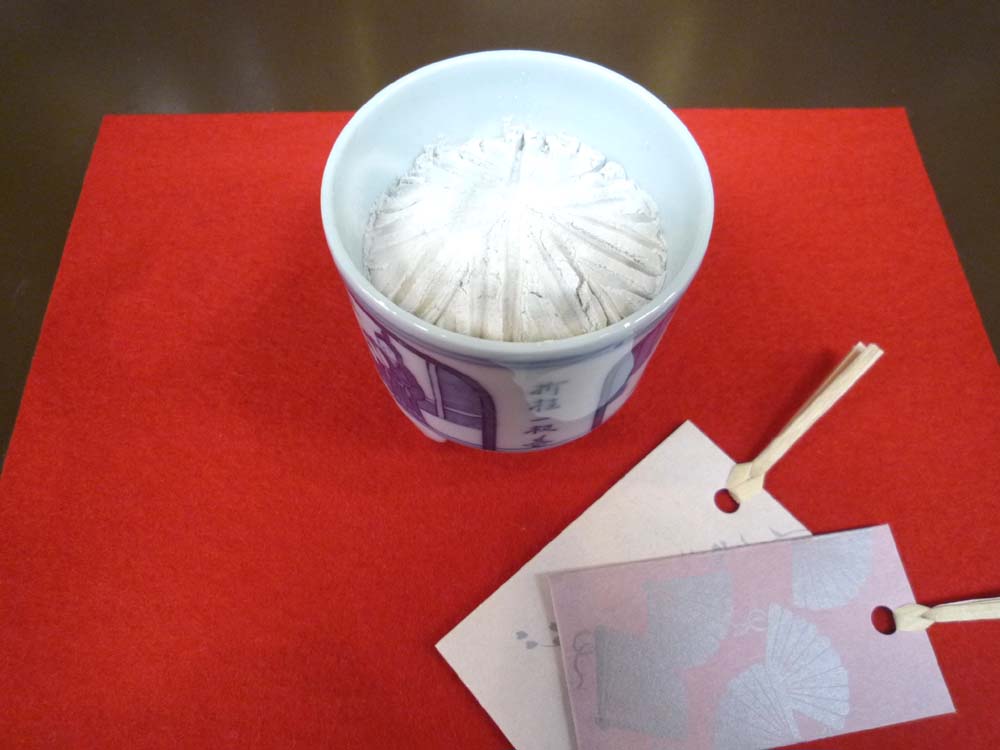 お線香の燃え残りにくい灰?