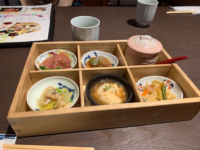 “大衆割烹樋口さんへ”